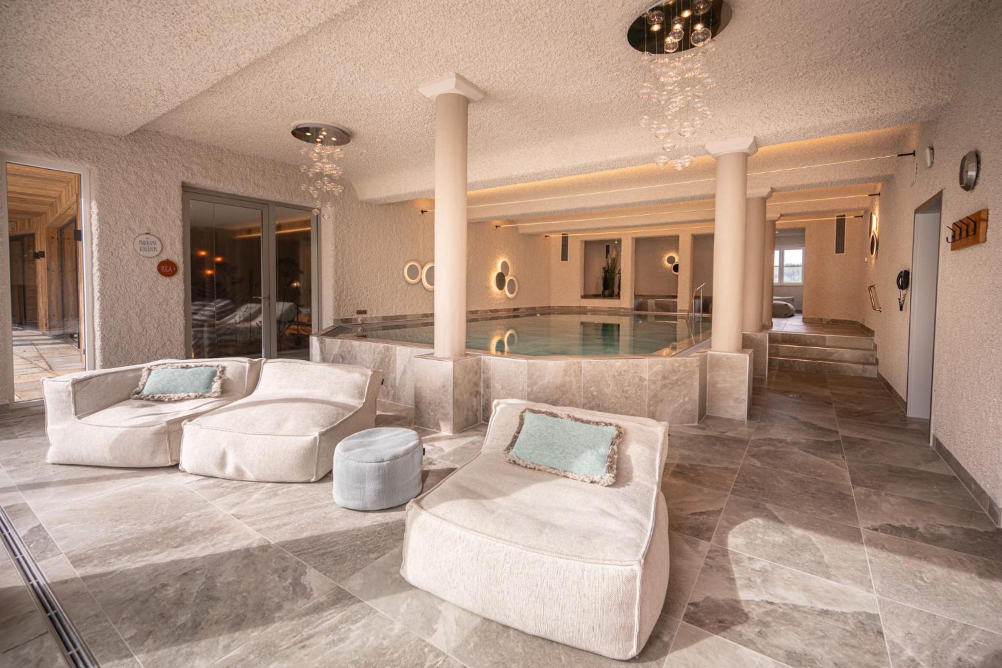 אוברשטאופן Hotel Johanneshof מראה חיצוני תמונה